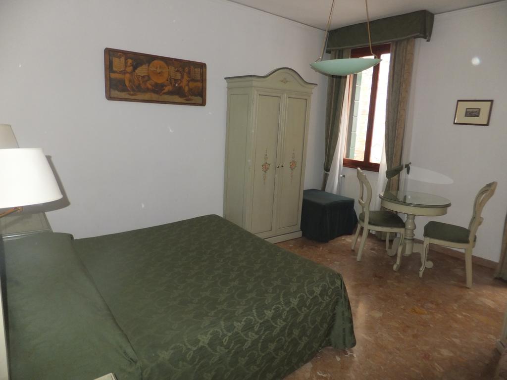 ホテル Ca Del Pozzo ヴェネツィア 部屋 写真